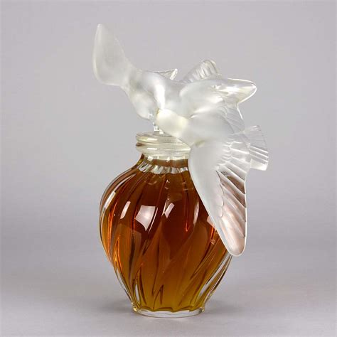 do they still sell l'air du temps lalique perfume bottle